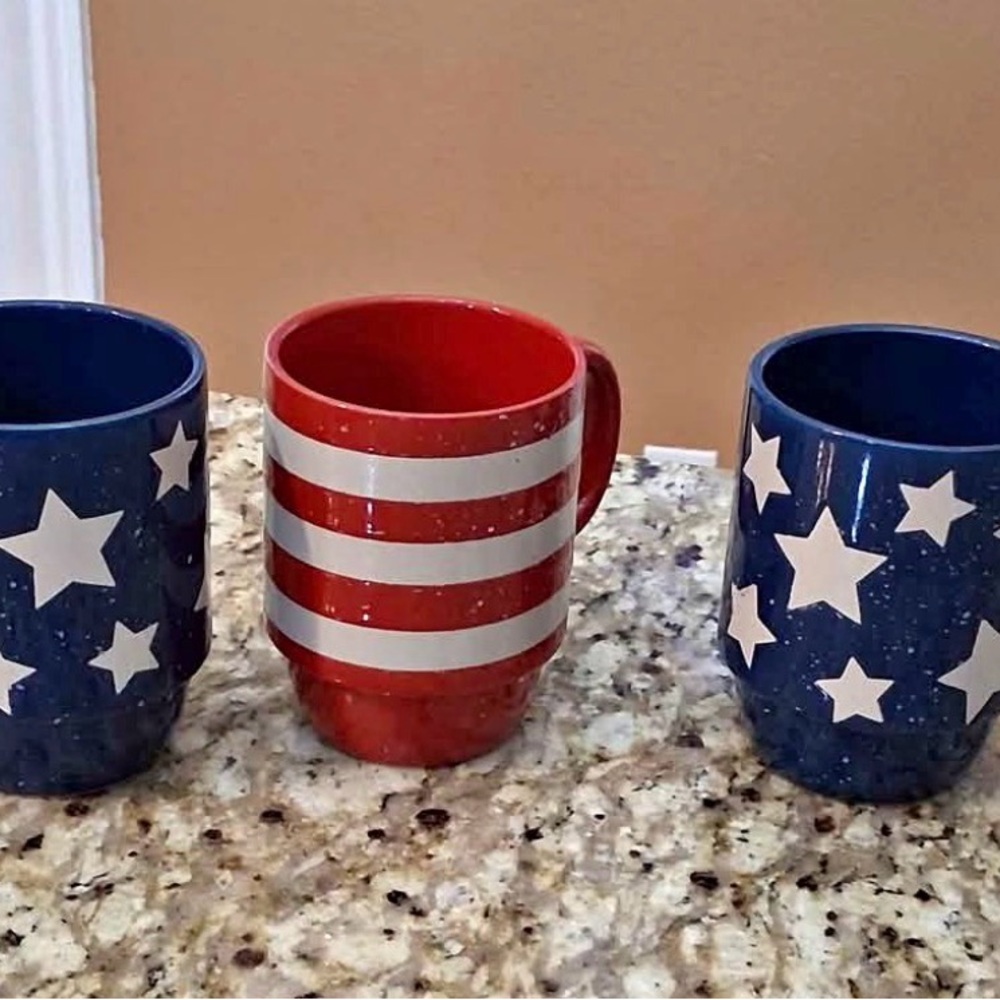Source Unknown Red and Blue Star Stripe Mug Set